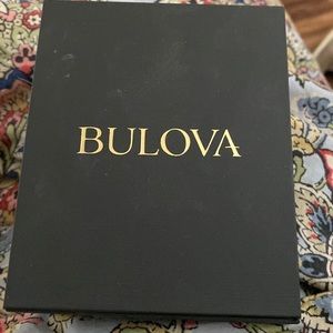 Stainless case & bracelet, silver dial, quartz movement, Stainless case.